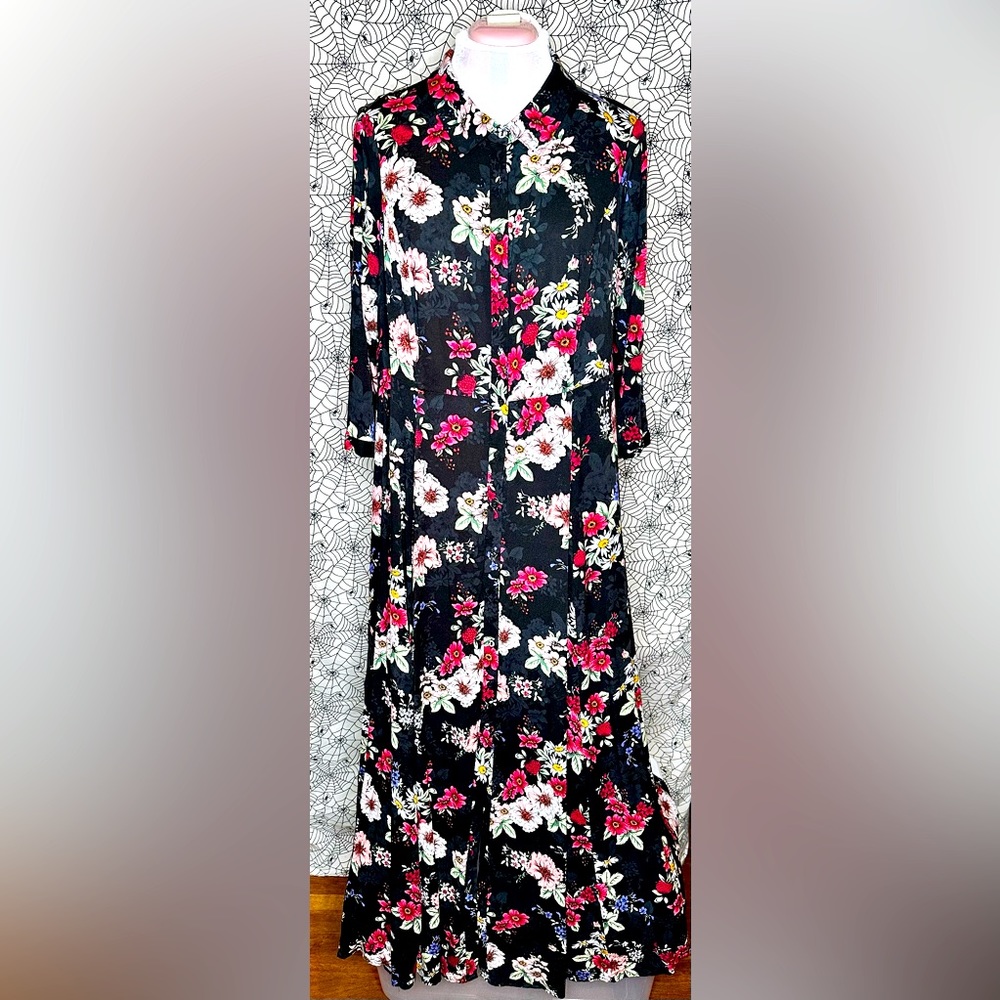 TORRID BLACK FLORAL BUTTON DOWN MAXI DRESS